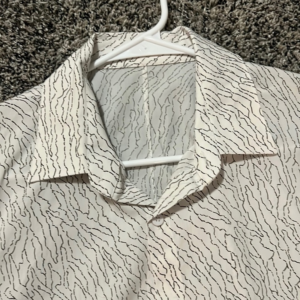 Men’s lululemon button up short sleeve patterned shirt